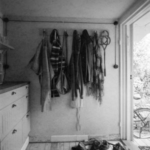 Wardrobe box for hanging clothing during a move